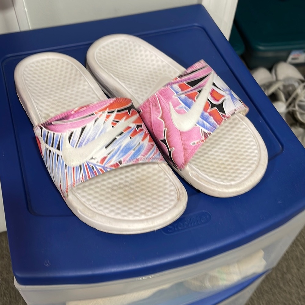 Nike slides